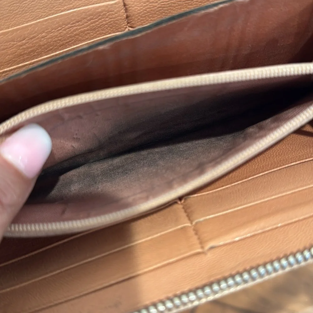 Yves Saint Laurent Blush Leather Wallet - Picture 10 of 10